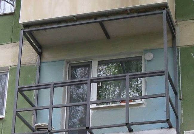 Альтернативное остекление балкона оргстеклом вместо стекла Фрязино